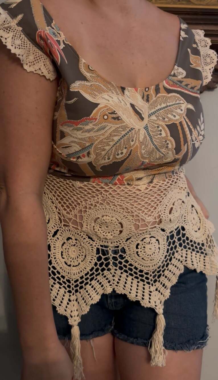 Boho Floral Print Cap Sleeve Crochet Lace Hem Tie Back Crop Top